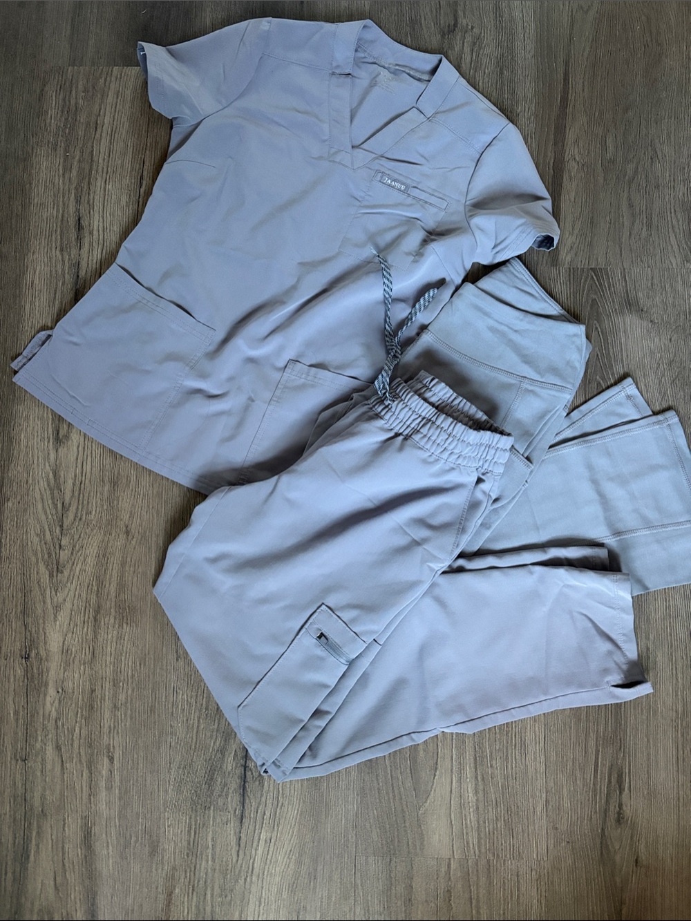 Jaanuu women’s Light Gray Jogger Scrub Set